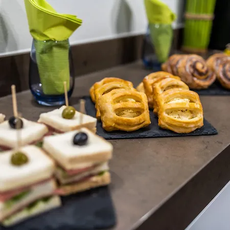Hotel Wyndham Garden Messe 4*