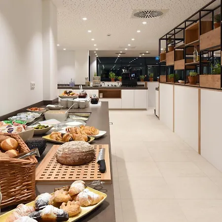 Wyndham Garden Messe Hotel 4*
