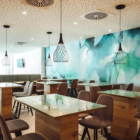 ホテル Wyndham Garden Messe 4*