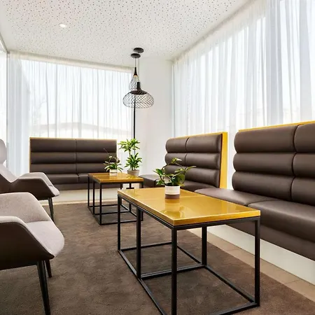 Wyndham Garden Messe Hotel 4*