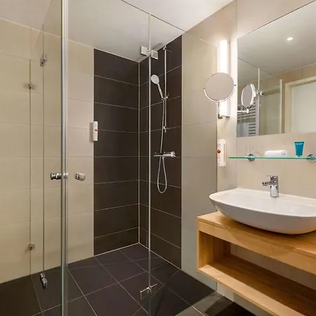 Hotel Wyndham Garden Messe 4*