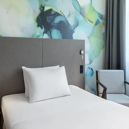 Wyndham Garden Messe Отель