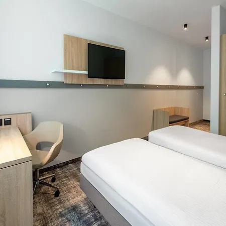 Wyndham Garden Messe Отель 4*