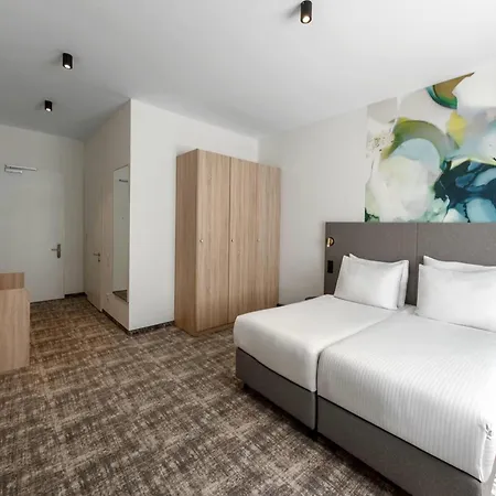 Wyndham Garden Messe Отель