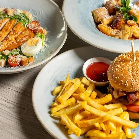 Wyndham Garden Messe Отель