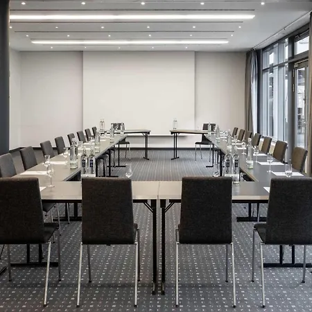 Wyndham Garden Messe Отель