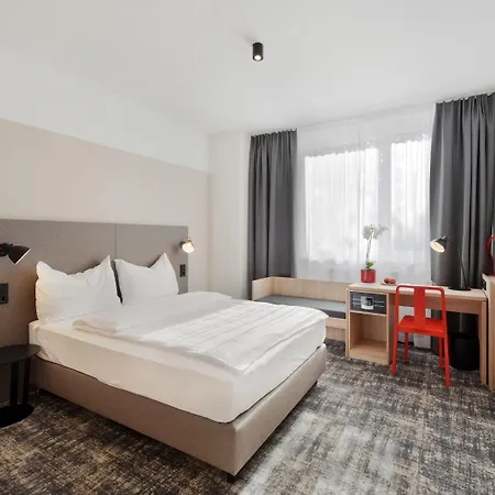 Wyndham Garden Messe Отель 4*