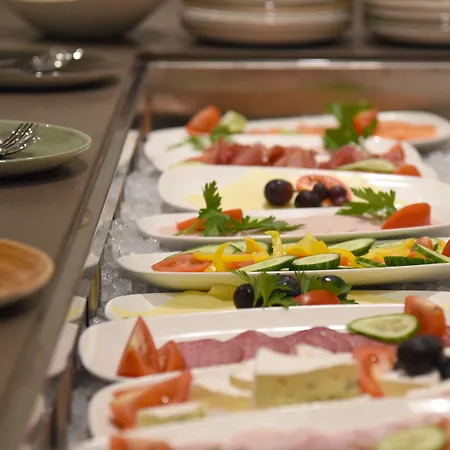 Отель Wyndham Garden Messe