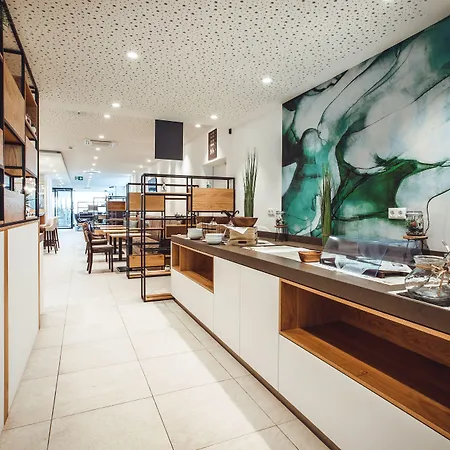 Wyndham Garden Messe Отель