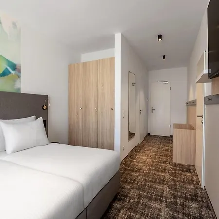 Wyndham Garden Messe Отель 4*