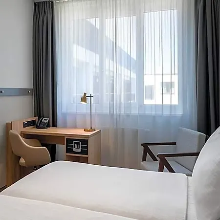 Wyndham Garden Messe Hotel 4*