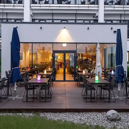 מלון Wyndham Garden Messe 4*
