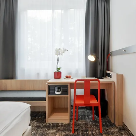 ホテル Wyndham Garden Messe 4*