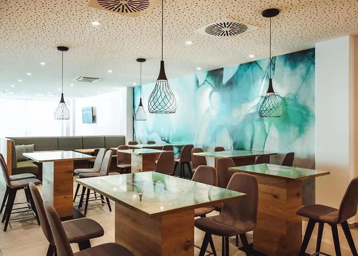 Hotel Wyndham Garden Messe 4*