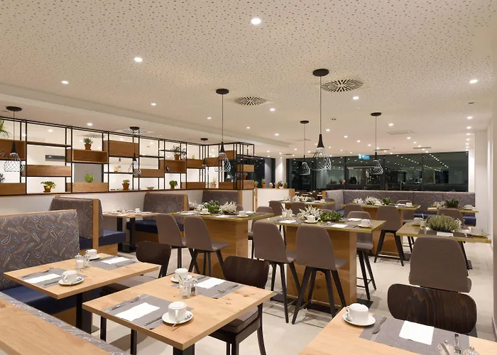 Wyndham Garden Messe Hotel 4*