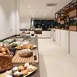 Wyndham Garden Messe Отель 4*