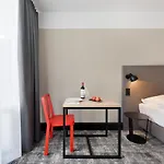 Wyndham Garden Messe Отель