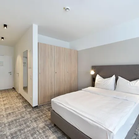 Wyndham Garden Messe 4* Munique