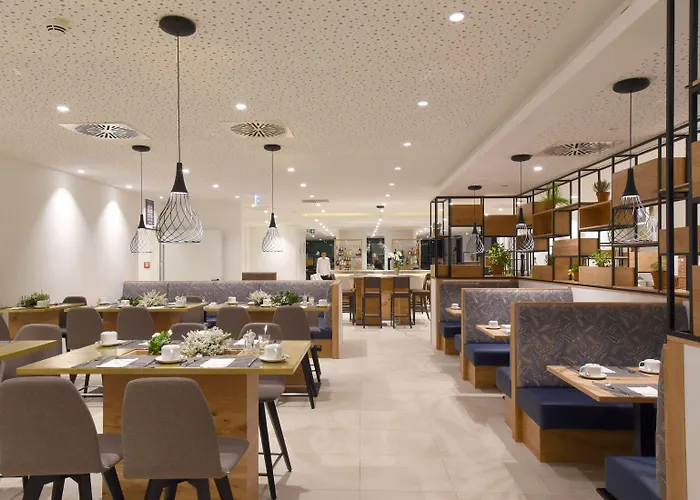 Wyndham Garden Messe מלון 4*