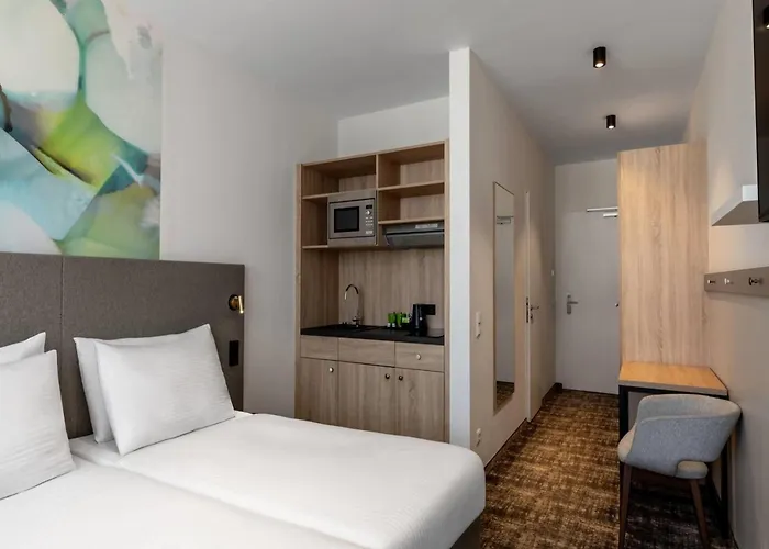 Hotel Wyndham Garden Messe 4*