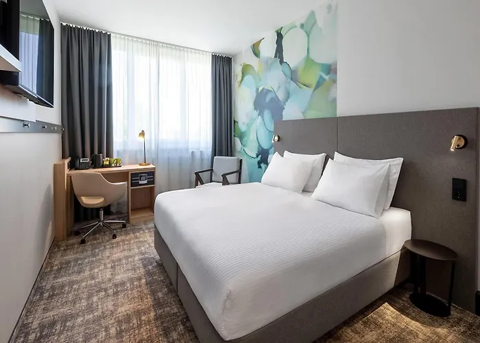 מלון Wyndham Garden Messe 4*